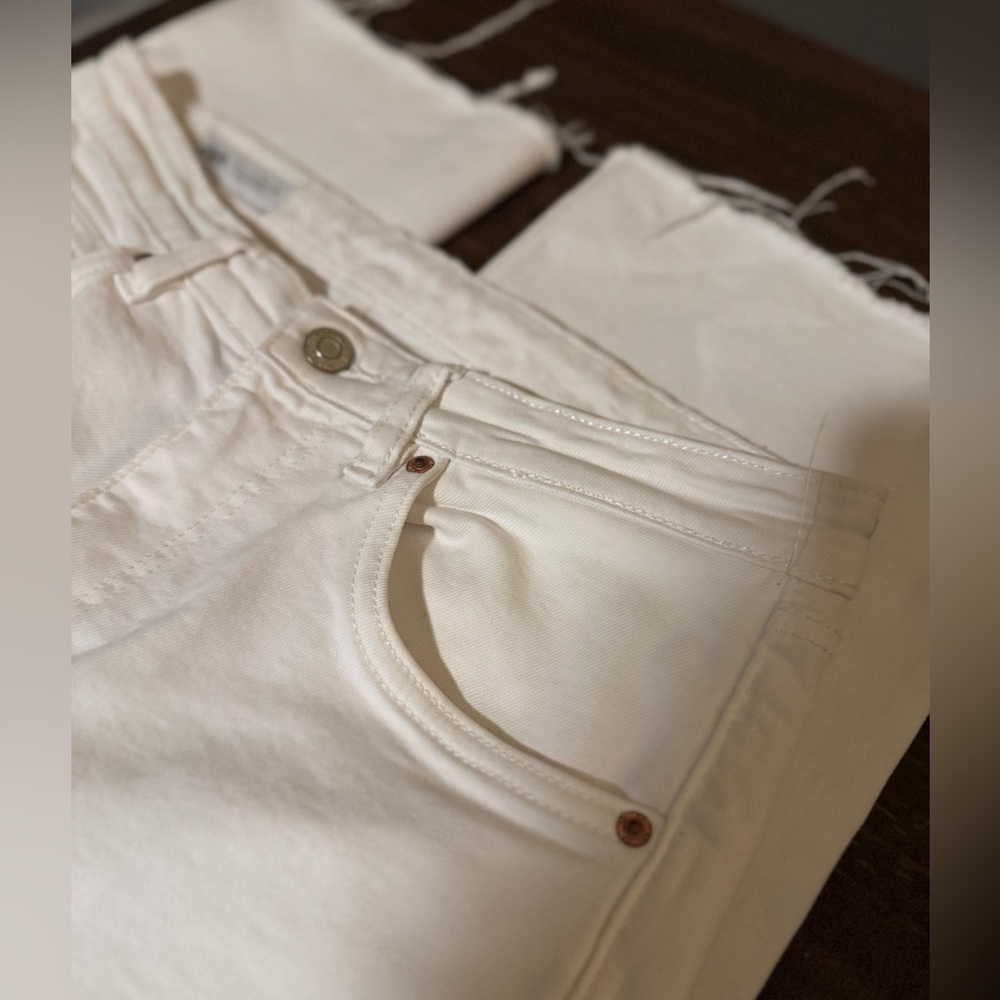 Zara Women's Cropped Frayed White Denim Jeans - Size 8 - Picture 6 of 11